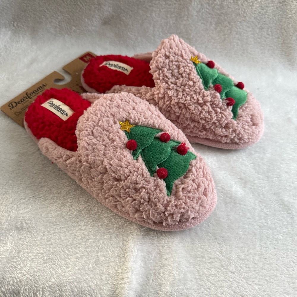 Dearfoams Pink Holiday Slippers with‎ Tree Design New Women’s Size 7-8